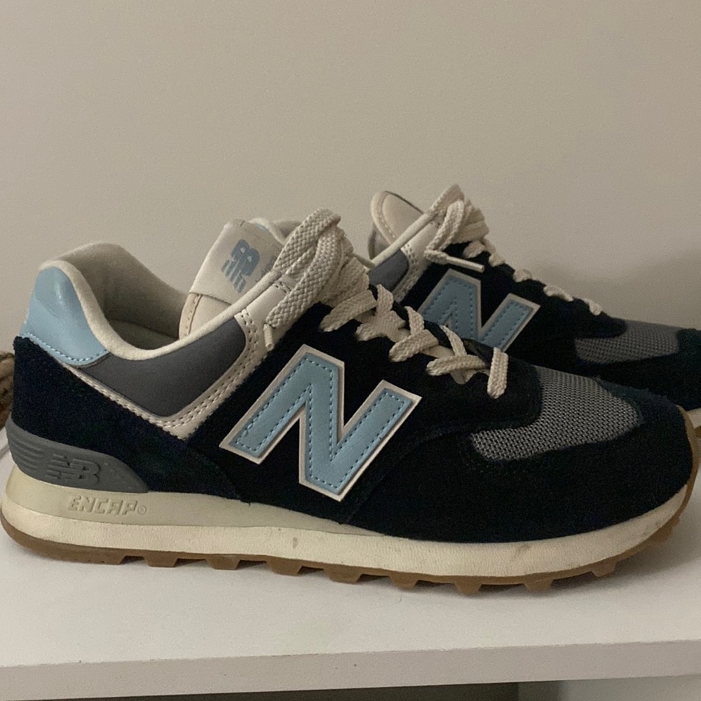 New balance 574- women’s size 9